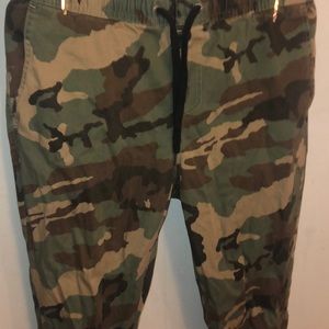 Camo pants size small